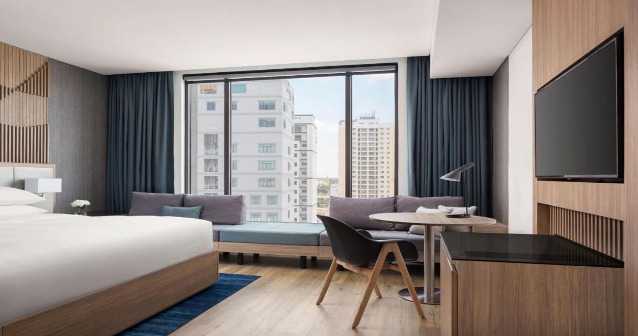 Hotel Courtyard By Marriott Phnom Penh Exterior foto