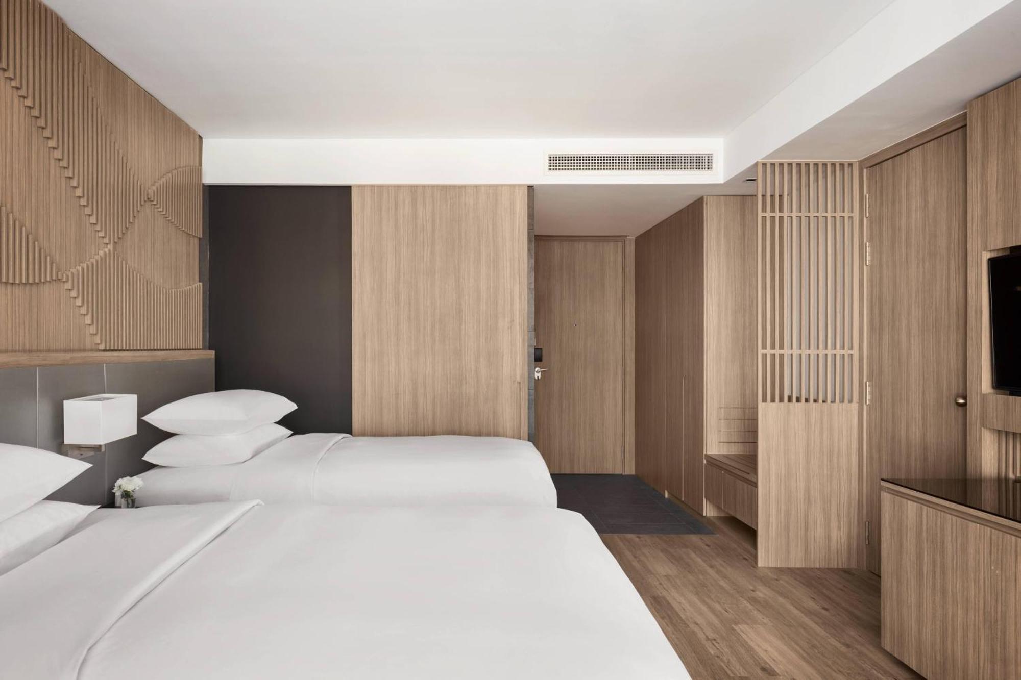 Hotel Courtyard By Marriott Phnom Penh Exterior foto