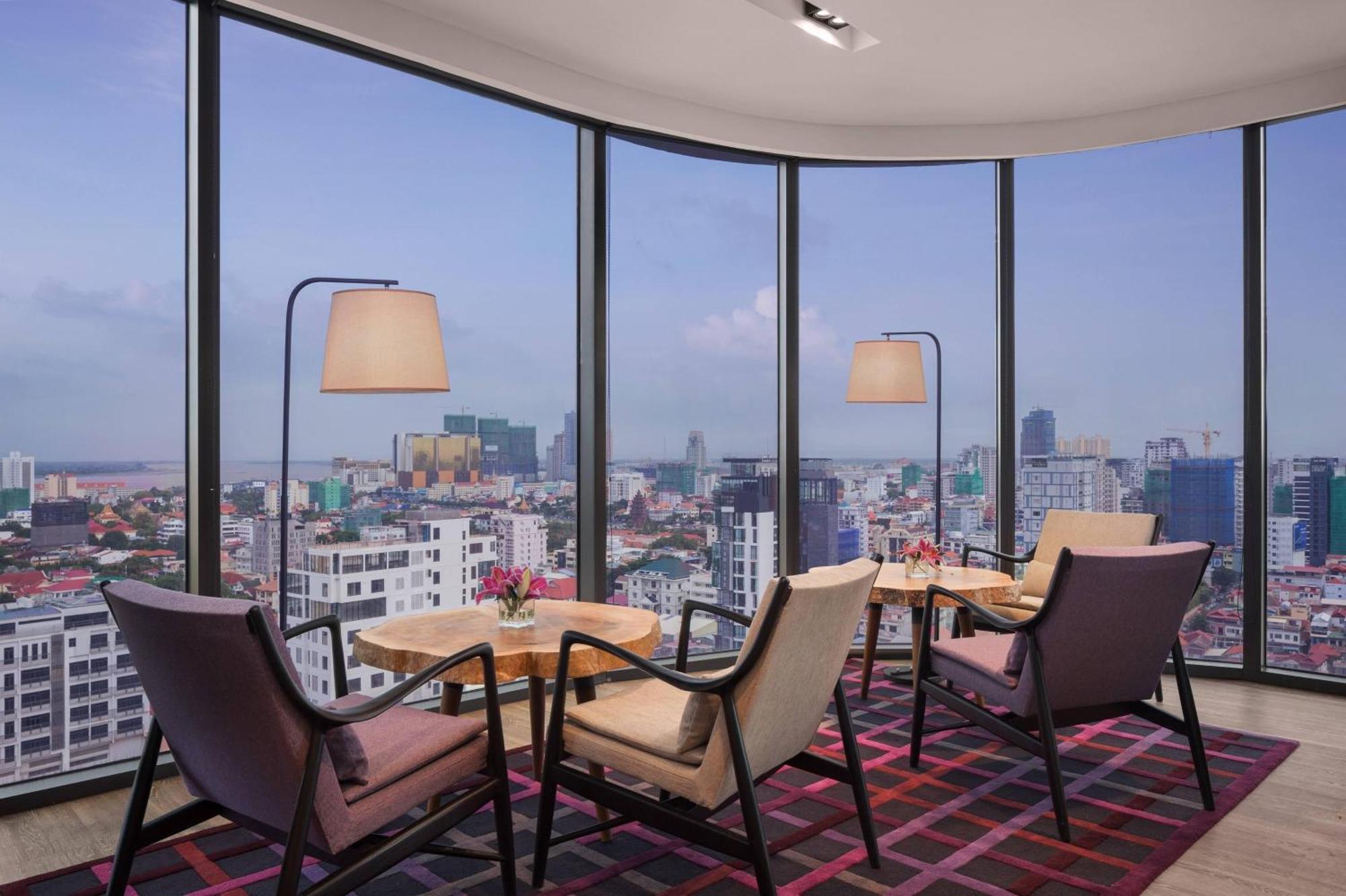 Hotel Courtyard By Marriott Phnom Penh Exterior foto