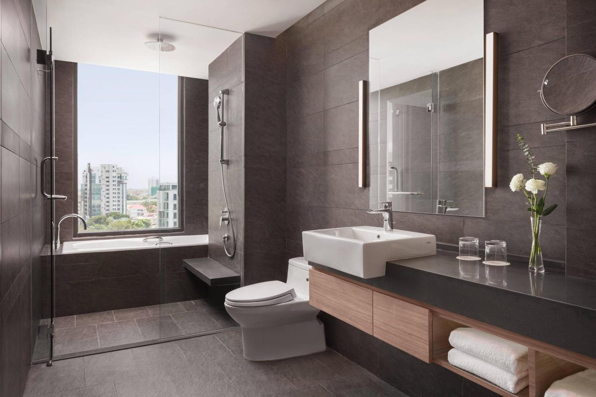 Hotel Courtyard By Marriott Phnom Penh Exterior foto