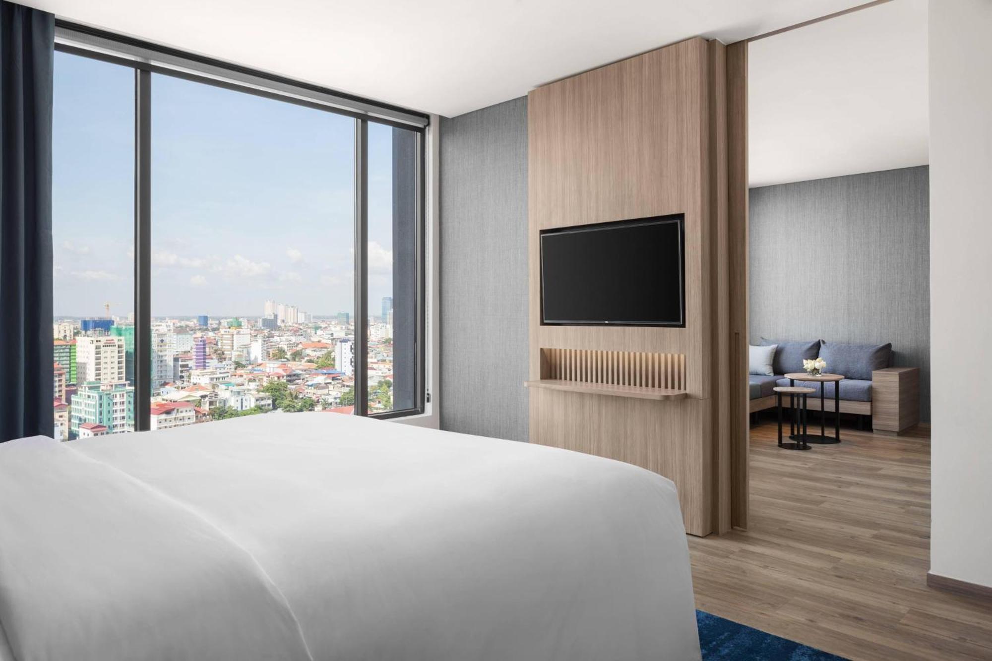 Hotel Courtyard By Marriott Phnom Penh Exterior foto