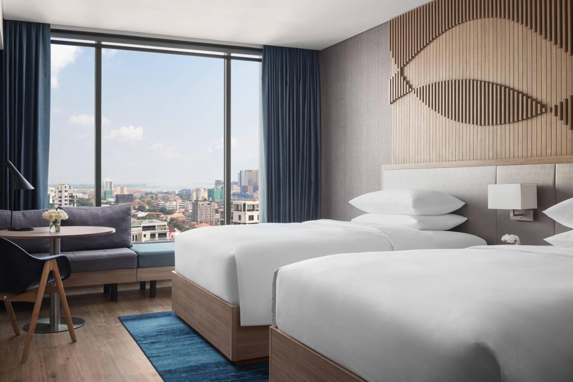 Hotel Courtyard By Marriott Phnom Penh Exterior foto