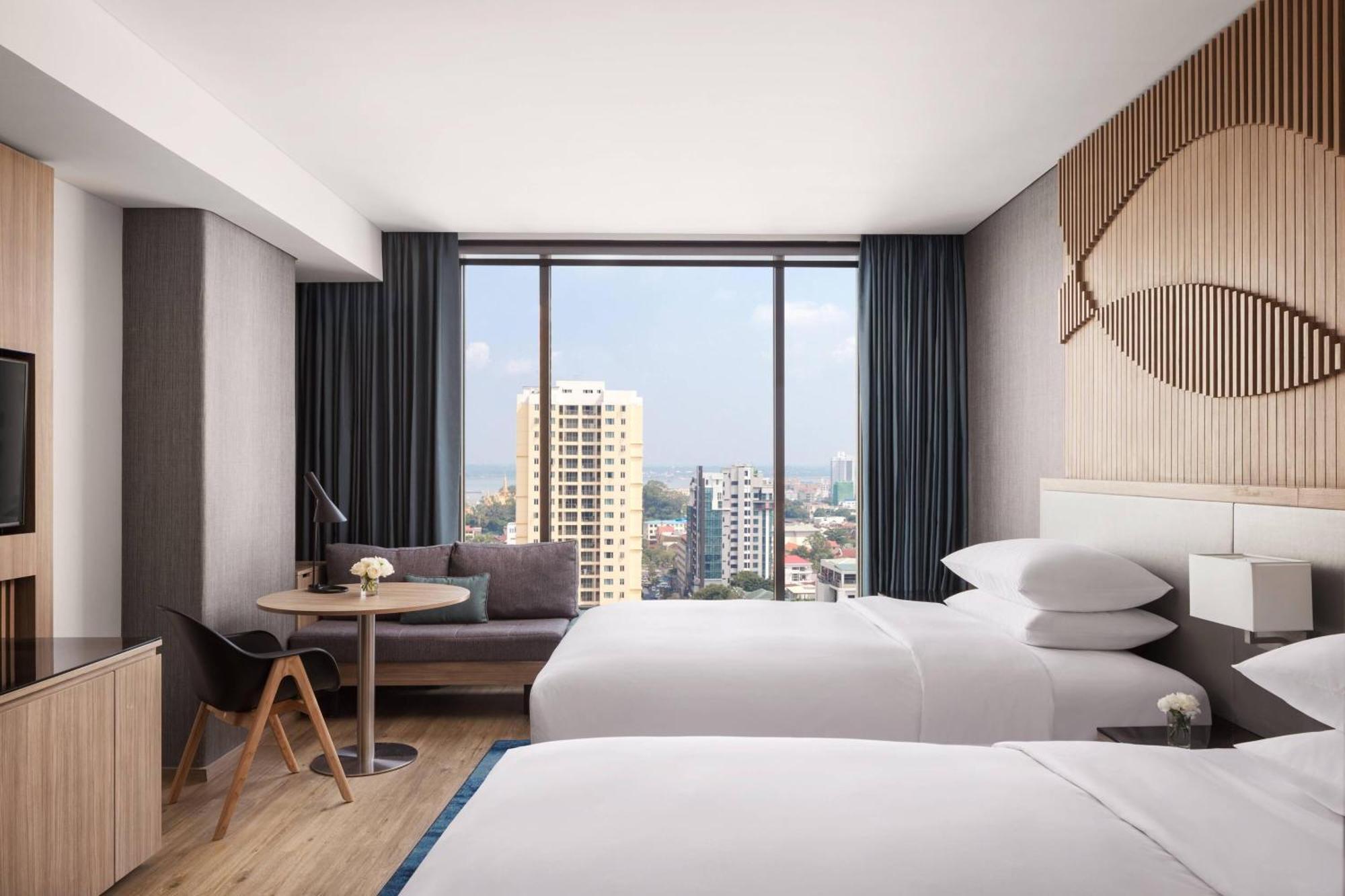 Hotel Courtyard By Marriott Phnom Penh Exterior foto