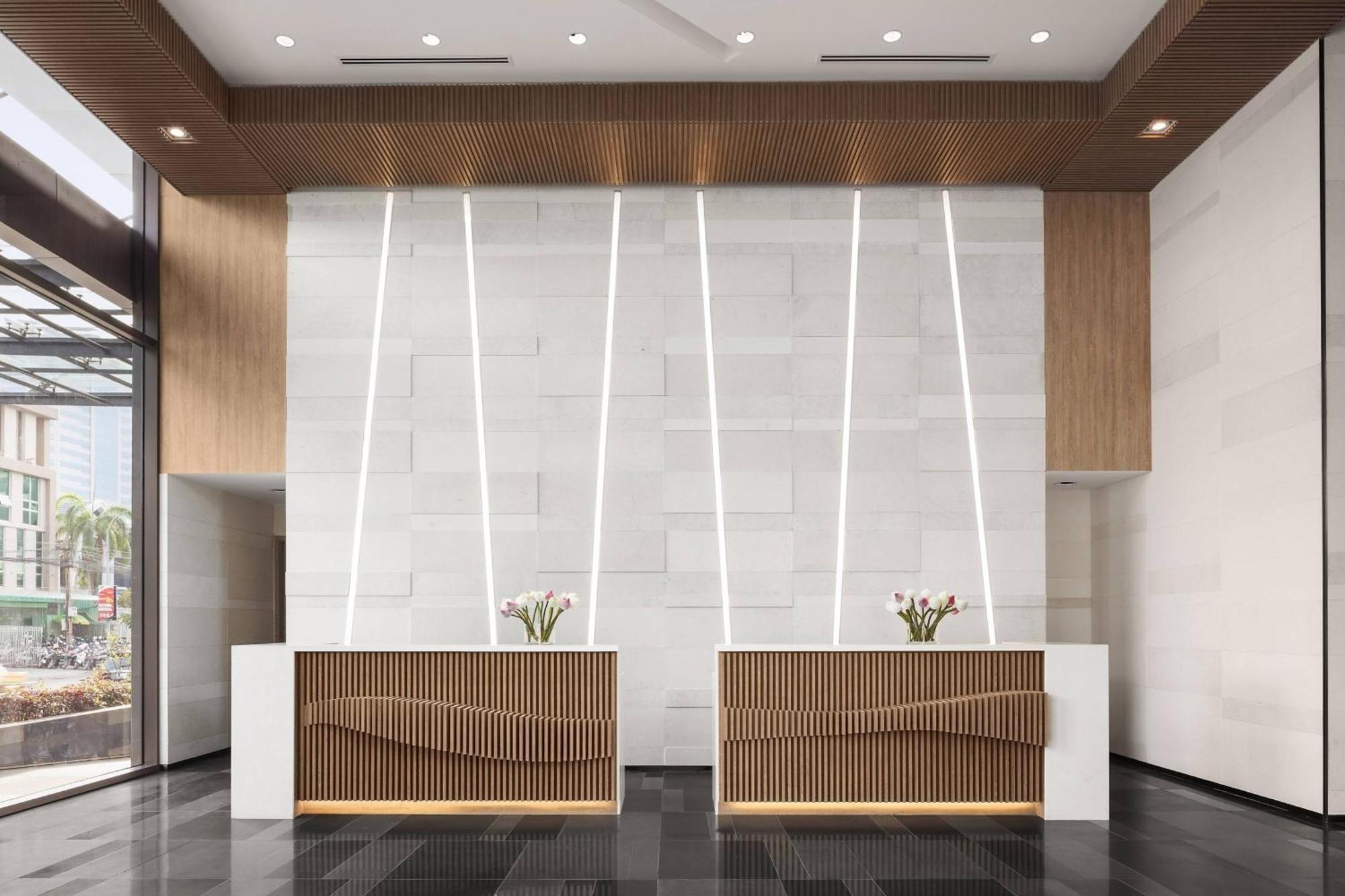 Hotel Courtyard By Marriott Phnom Penh Exterior foto