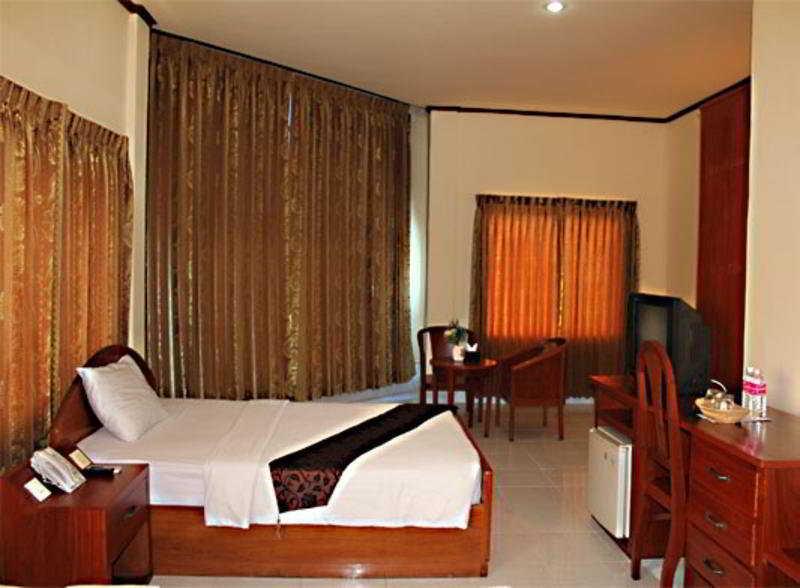 Hotel Courtyard By Marriott Phnom Penh Exterior foto