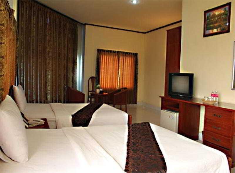 Hotel Courtyard By Marriott Phnom Penh Exterior foto