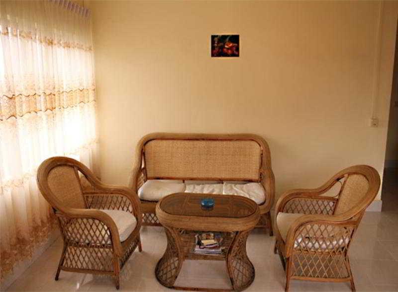 Hotel Courtyard By Marriott Phnom Penh Exterior foto